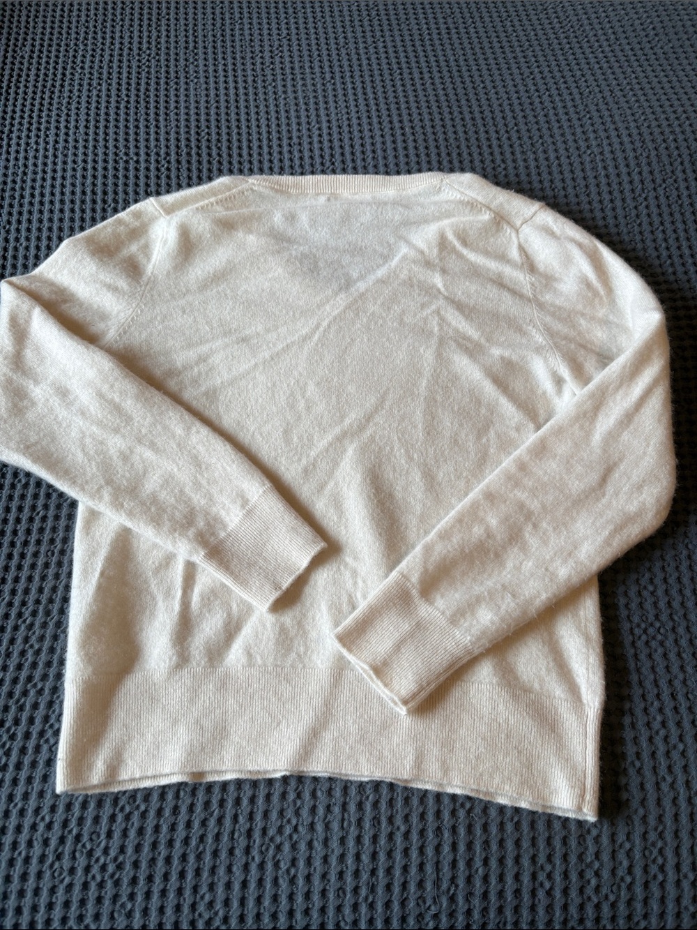 Quince Cream V-Neck Cashmere Sweater - Picture 3 of 3